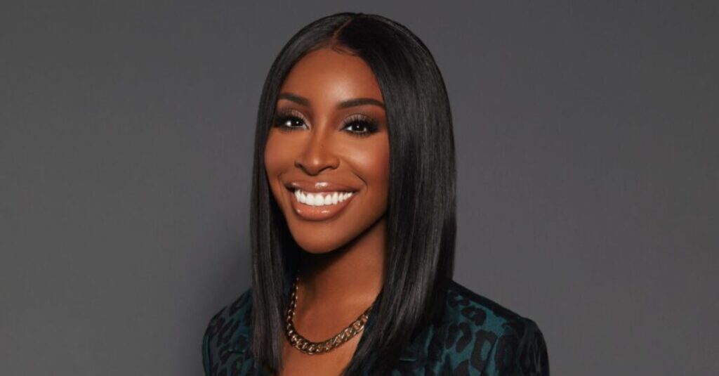 jackie aina solopreneur example beauty influencer